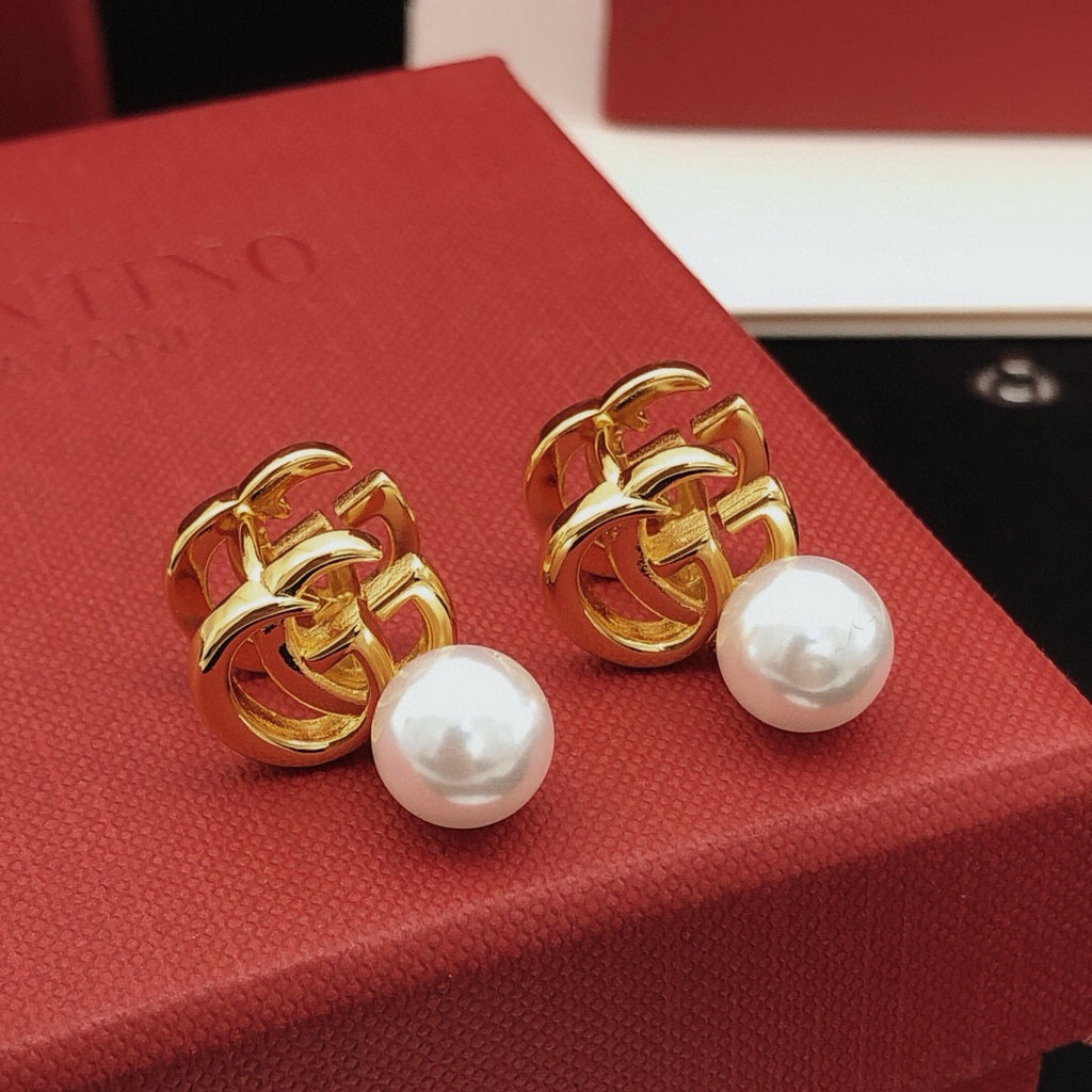 Gucci Pearl Earrings - album image 2