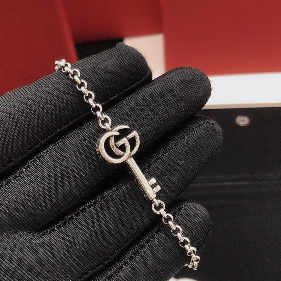 Gucci Antique Gold-Tone Key Gold-Tone Bracelet - album image 4