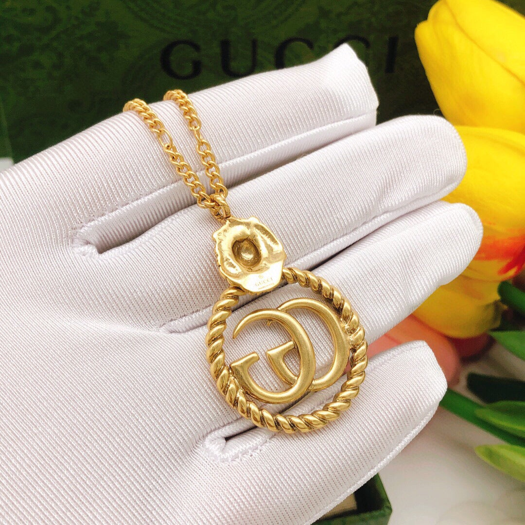 Gucci Interlocking G Circular Necklace - album image 3