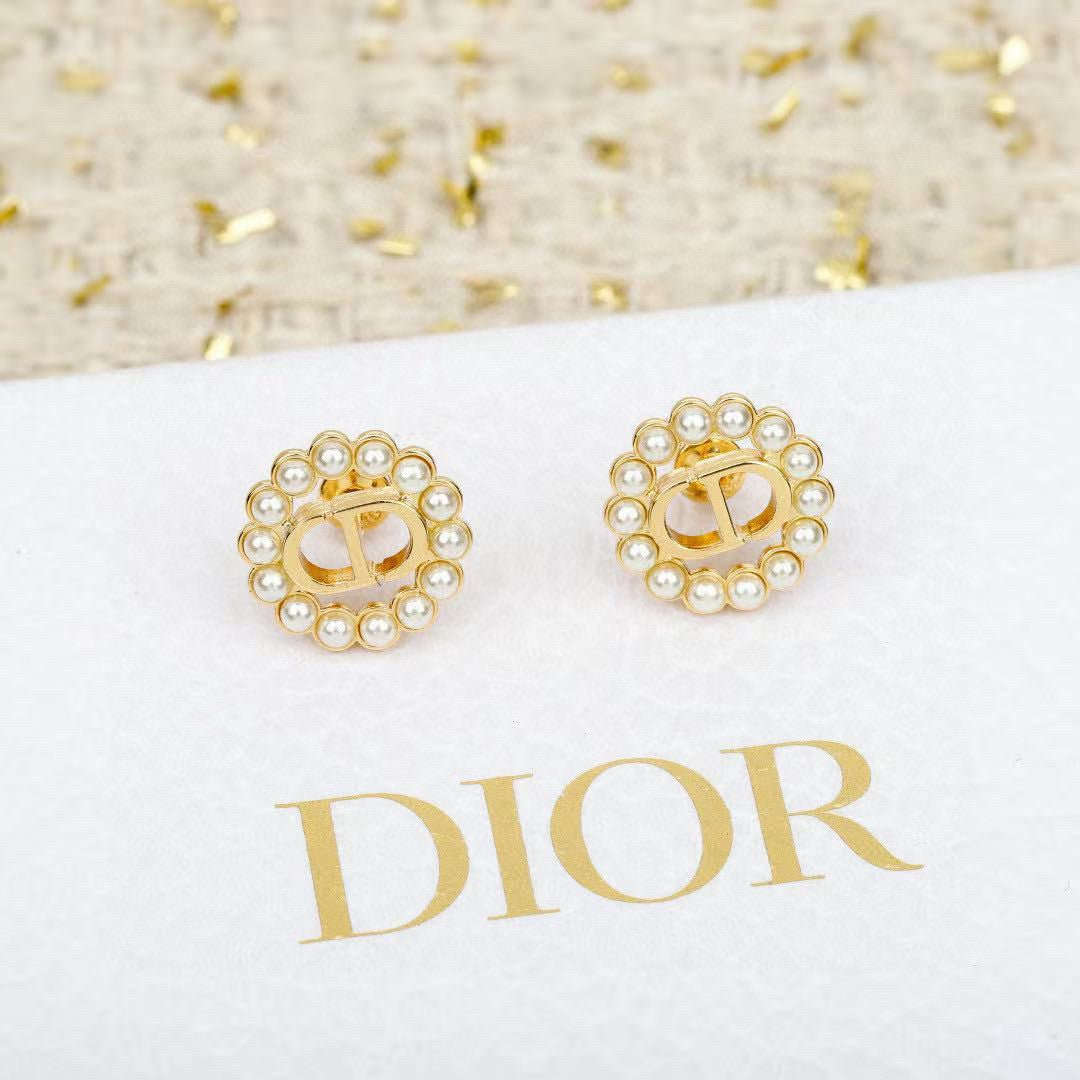 Dior Floral Pearl-Look Cluster Stud Earrings - product image 8