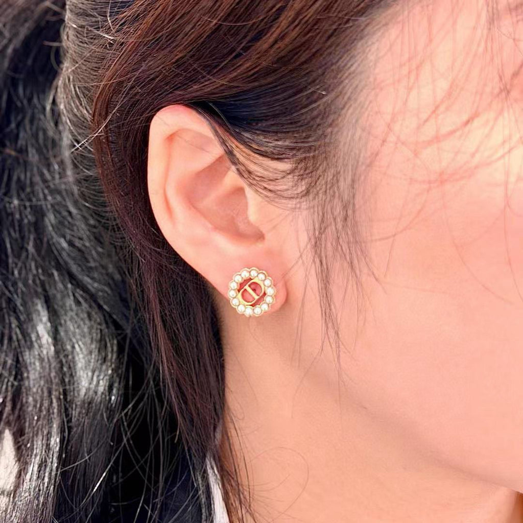 Dior Floral Pearl-Look Cluster Stud Earrings - product image 13