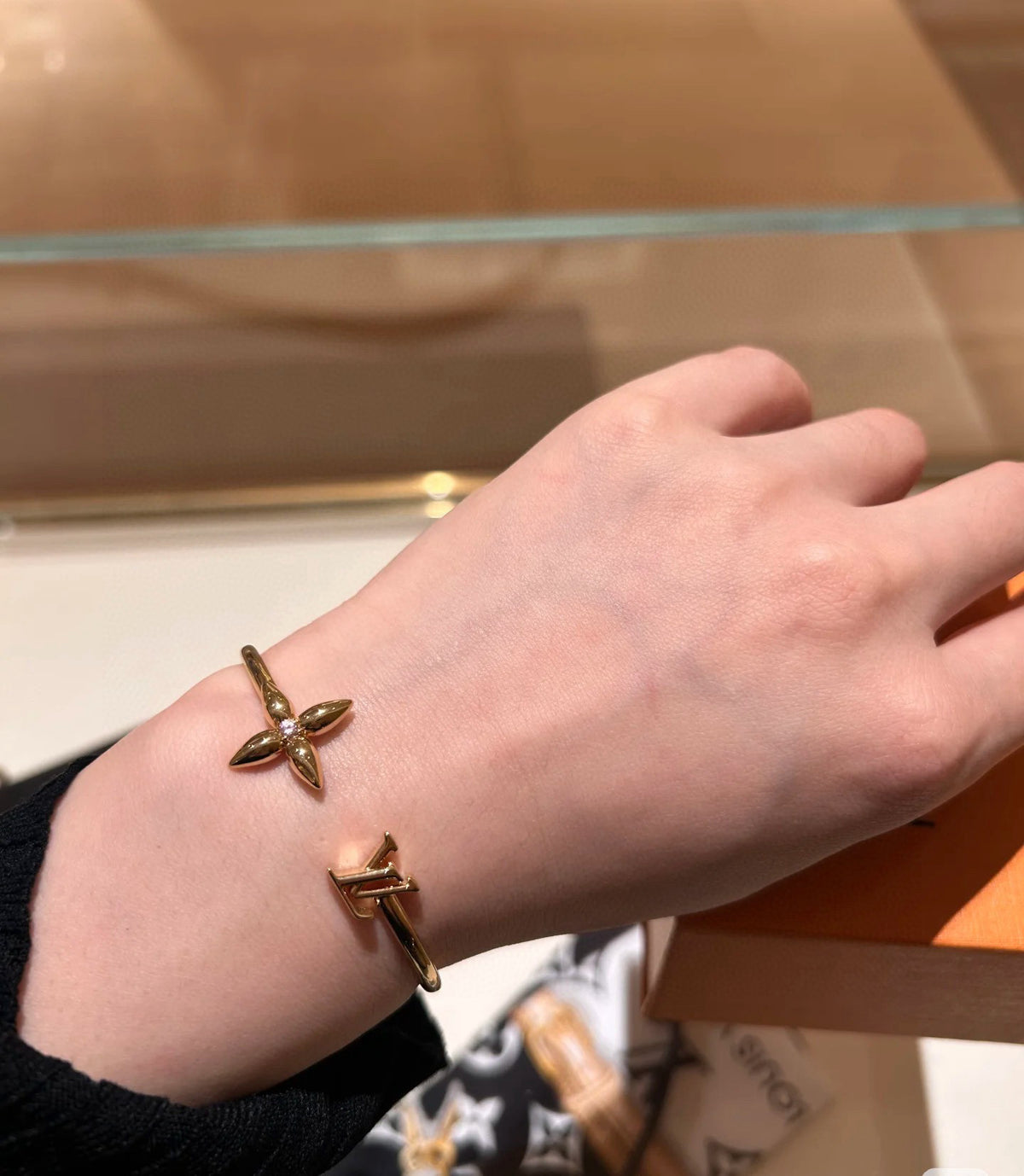 Louis Vuitton Clover Bangle - album image 9