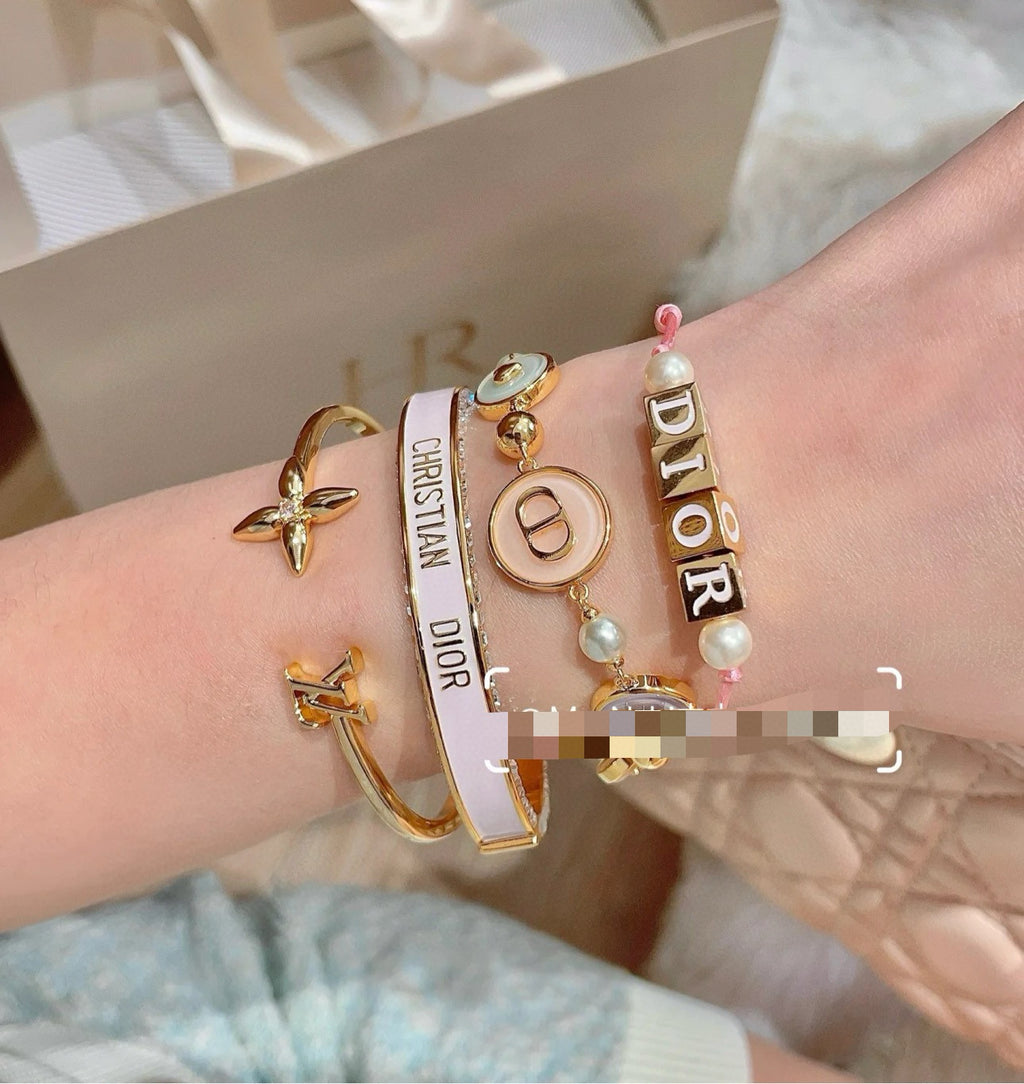 Louis Vuitton Clover Bangle - album image 4