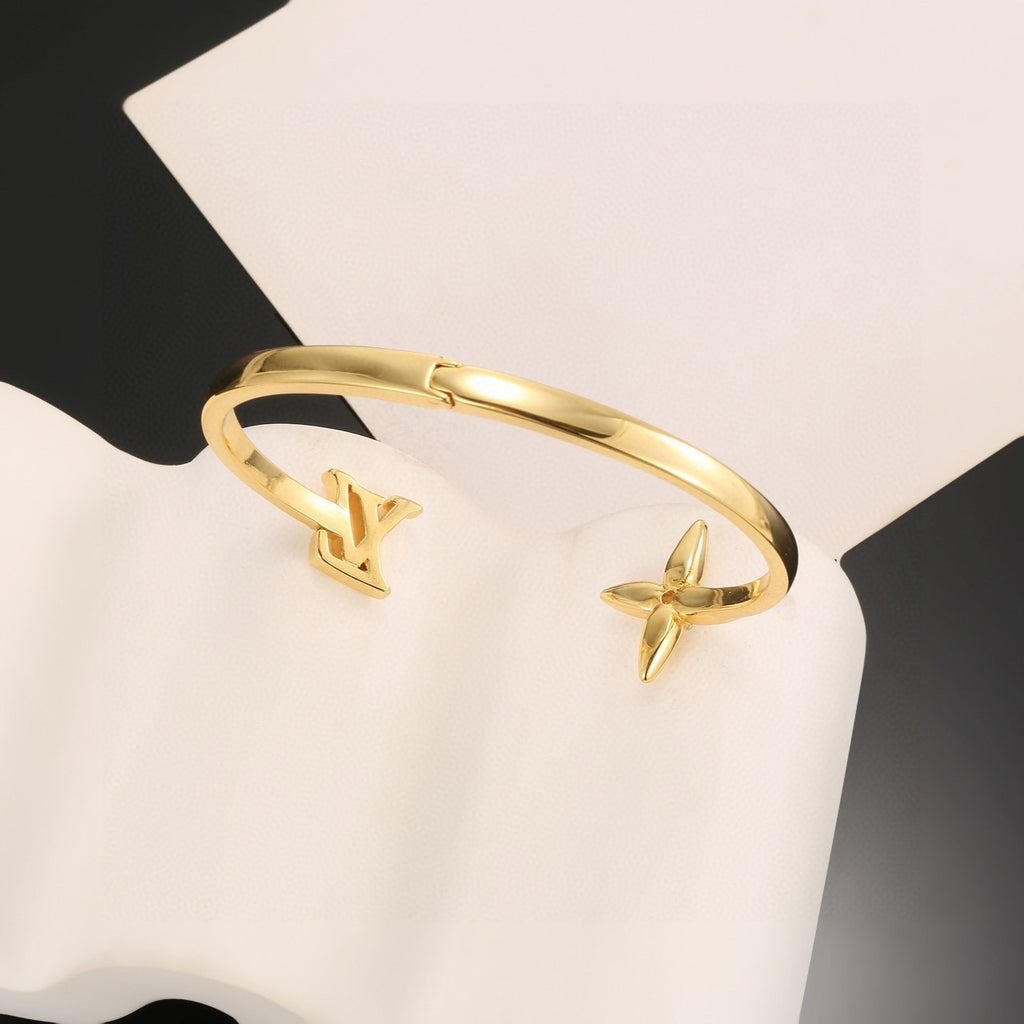 Louis Vuitton Clover Bangle - album image 3
