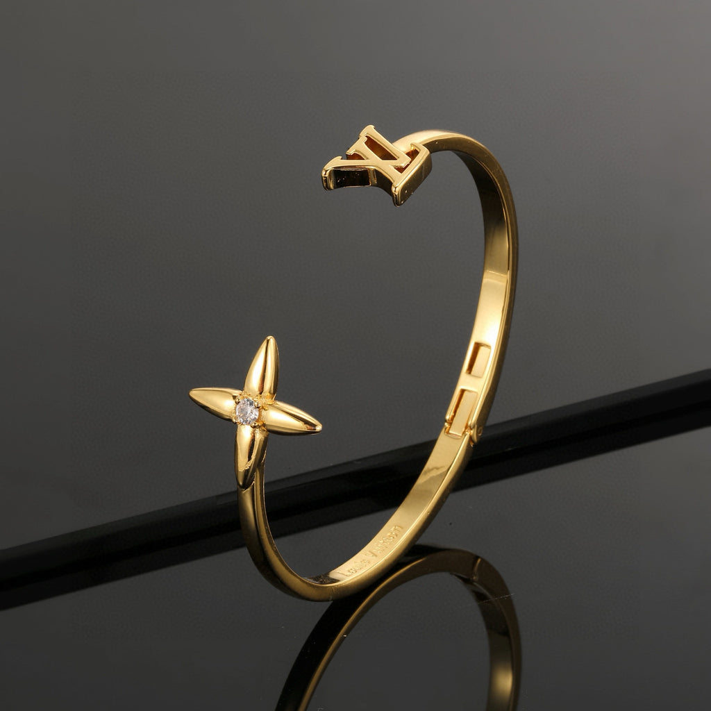 Louis Vuitton Clover Bangle - album image 7