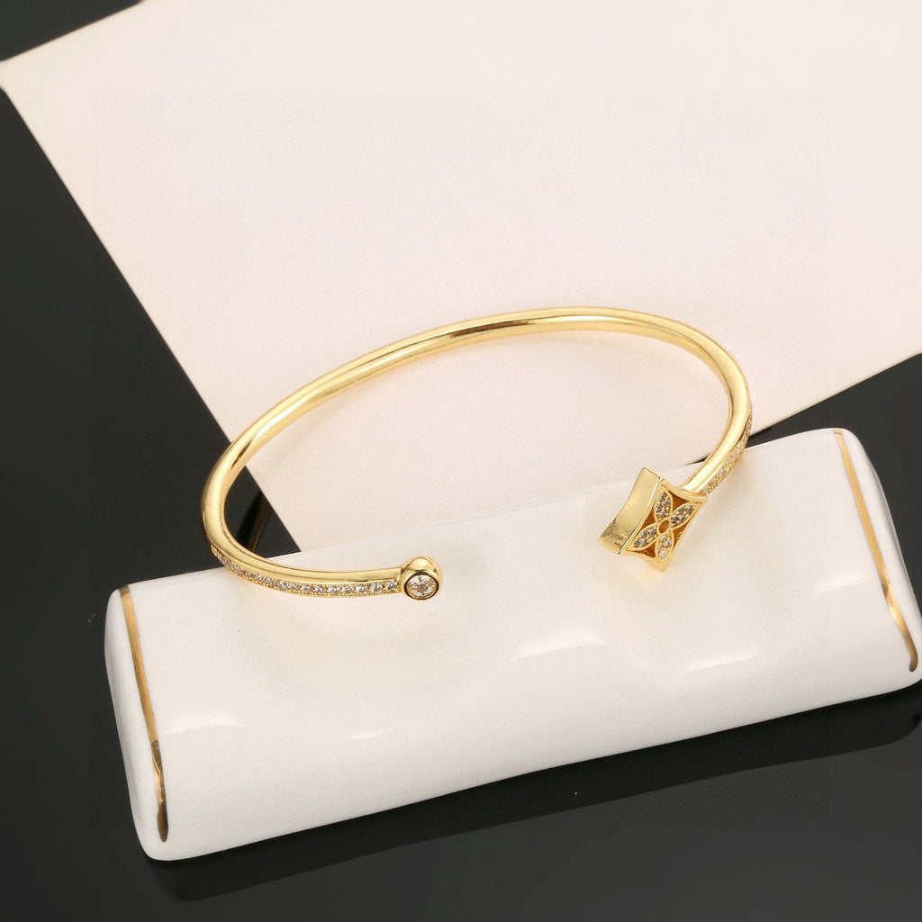 Louis Vuitton Clover Bangle - album image 3