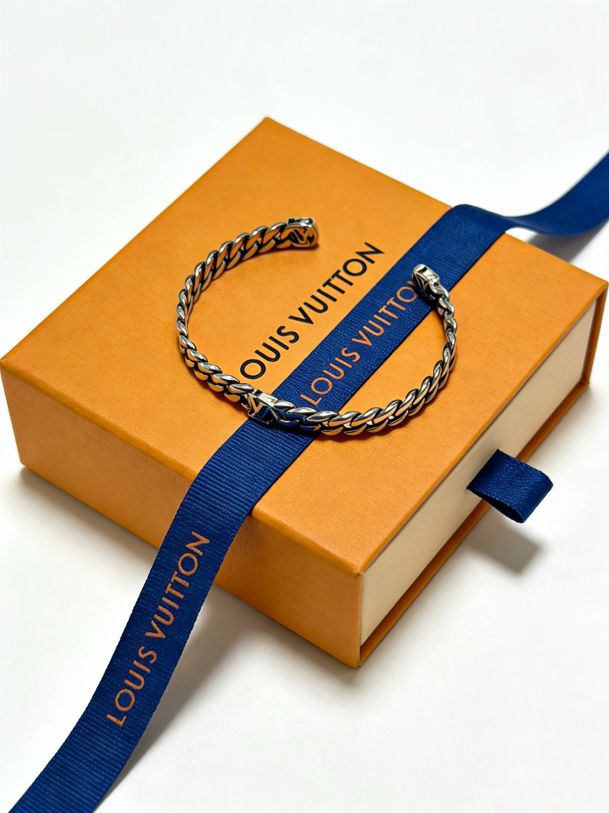 Louis Vuitton Silver-Tone Open Antiqued Chain Bracelet - album image 6