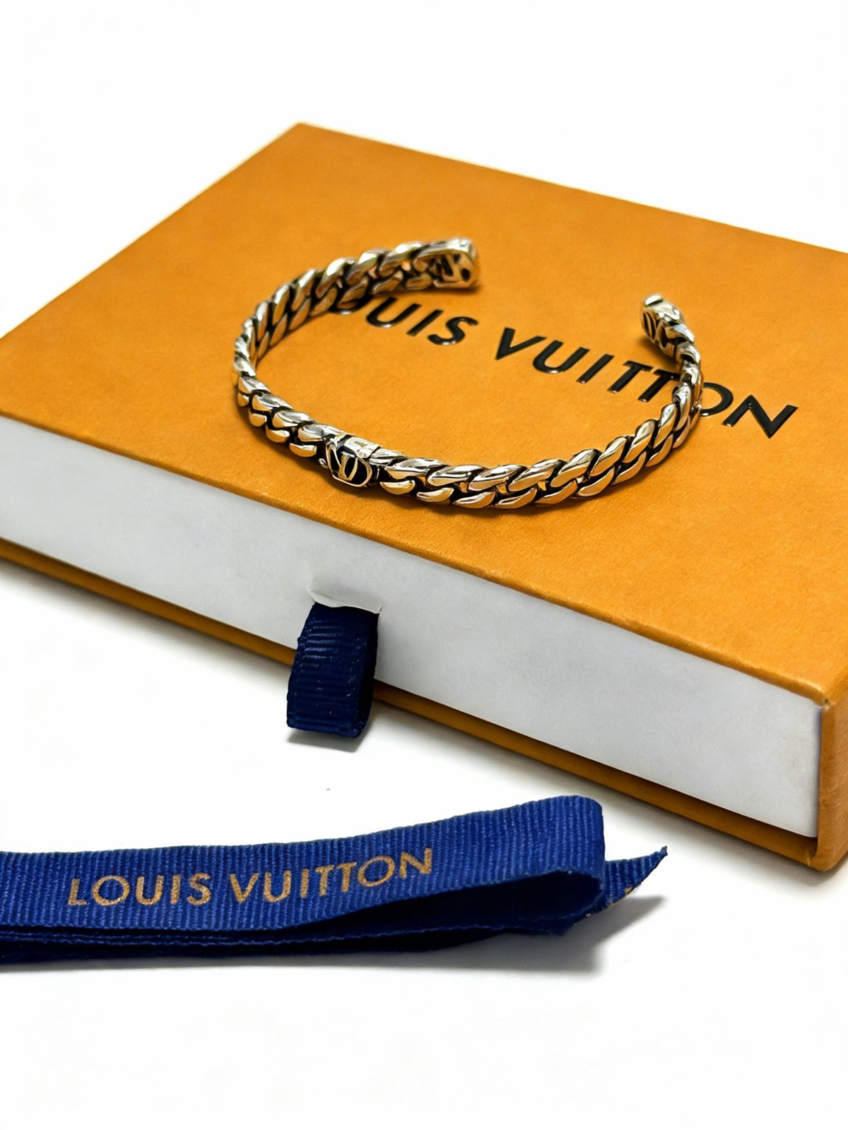 Louis Vuitton Silver-Tone Open Antiqued Chain Bracelet - album image 5