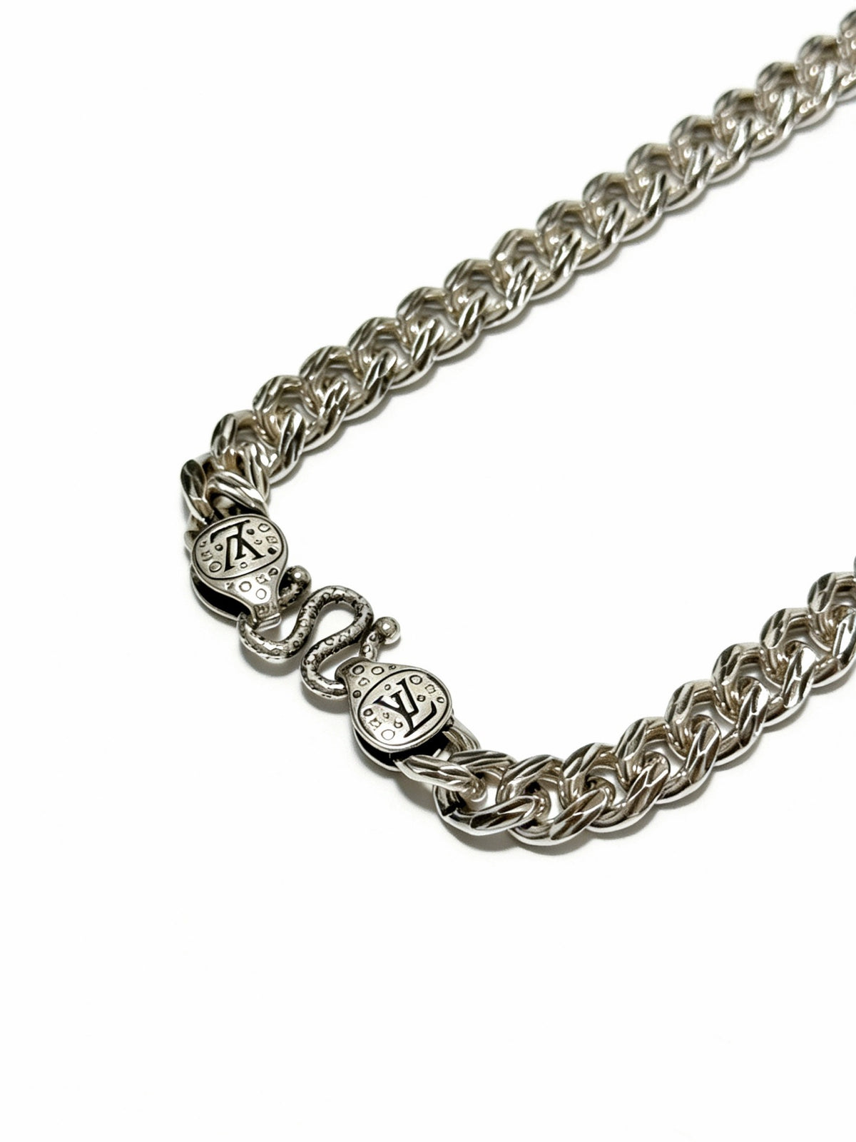 Louis Vuitton Silver-Tone Antiqued Chain Necklace - album image 2
