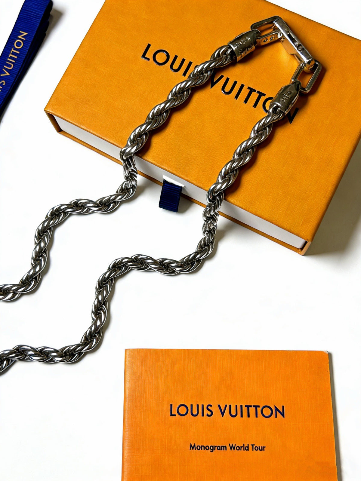 Louis Vuitton Silver-Tone Antiqued Chain Necklace - album image 4