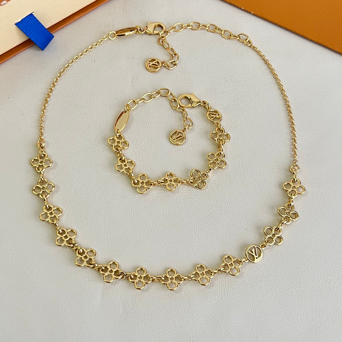 Louis Vuitton Gold-Tone Round-End Open Bangle - album image 2