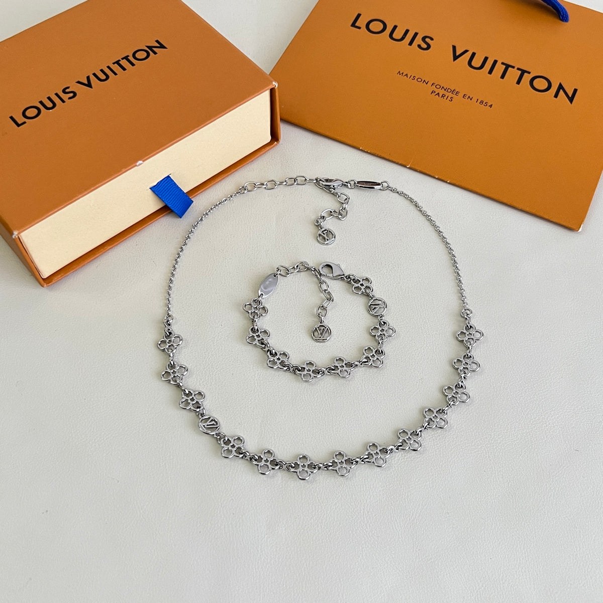 Louis Vuitton Silver-Tone Round-End Open Bangle - album image 3