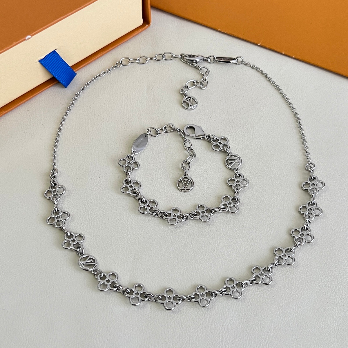 Louis Vuitton Silver-Tone Round-End Open Bangle - album image 2