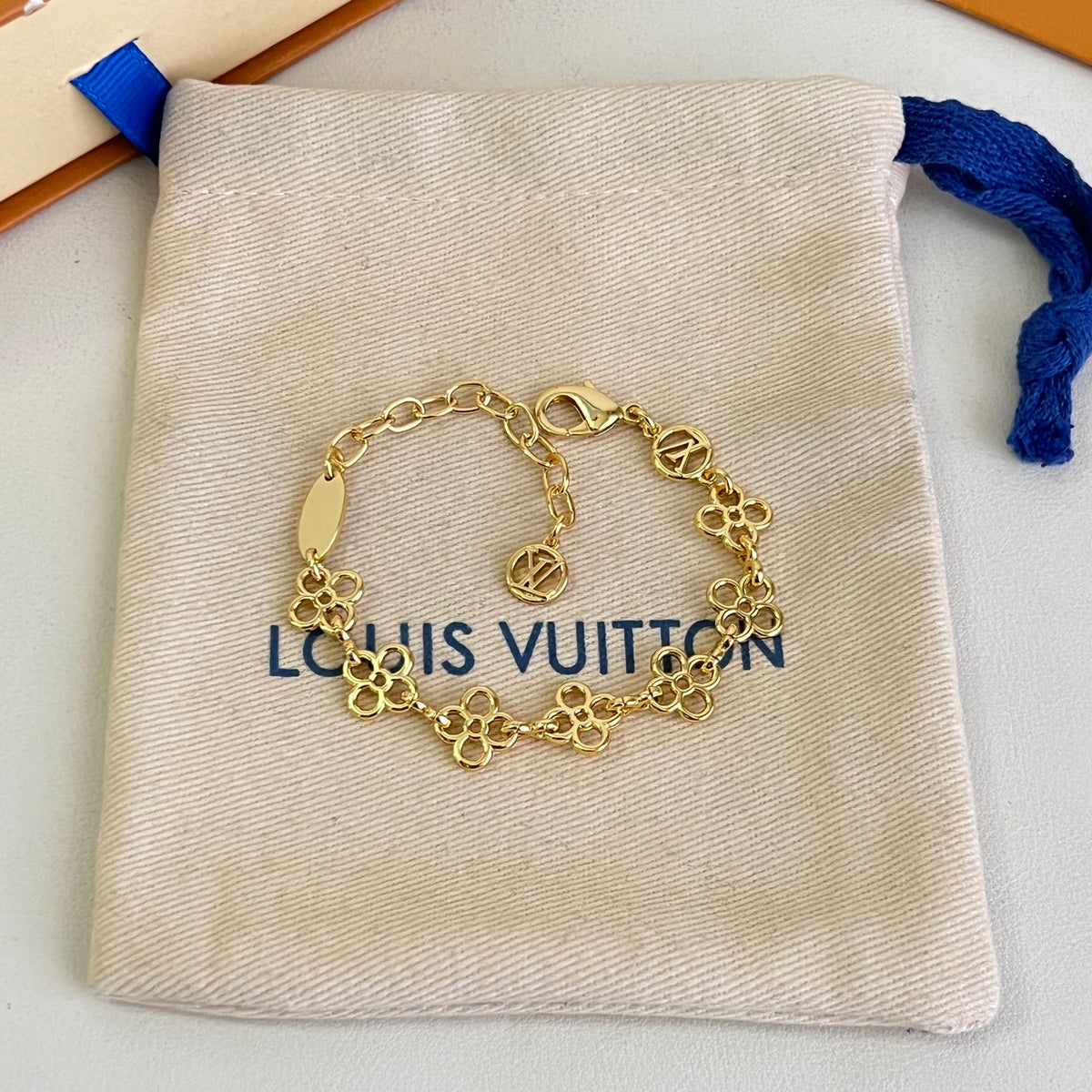 Louis Vuitton Gold-Tone Round-End Open Bangle - album image 4