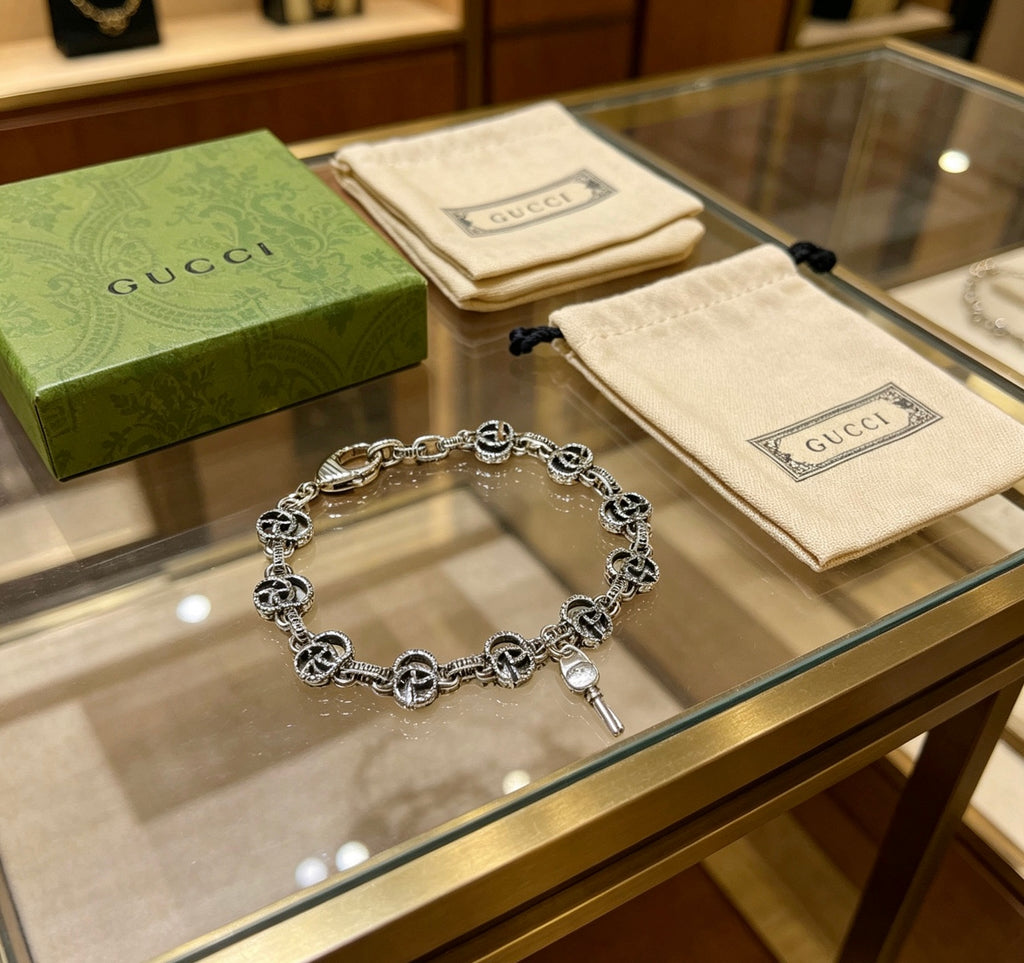 Gucci Silver-Tone GG Medallion Link Bracelet - album image 7