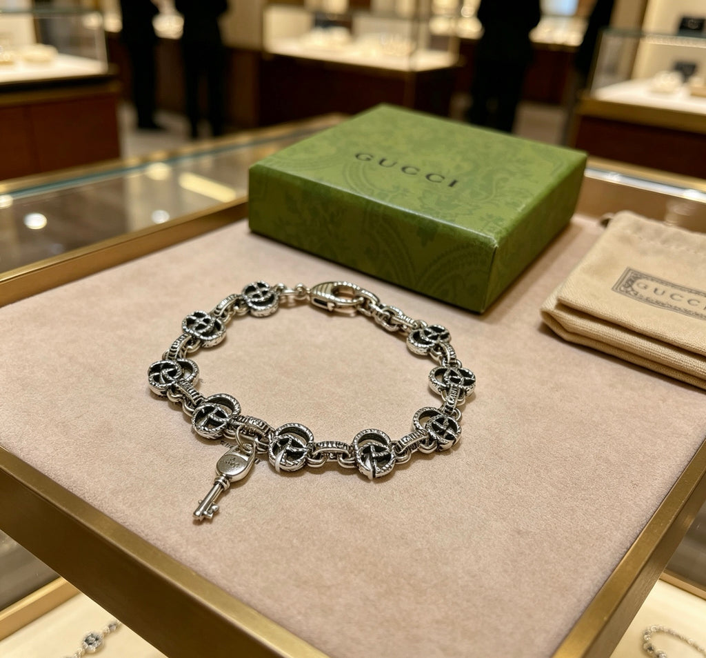 Gucci Silver-Tone GG Medallion Link Bracelet - album image 5