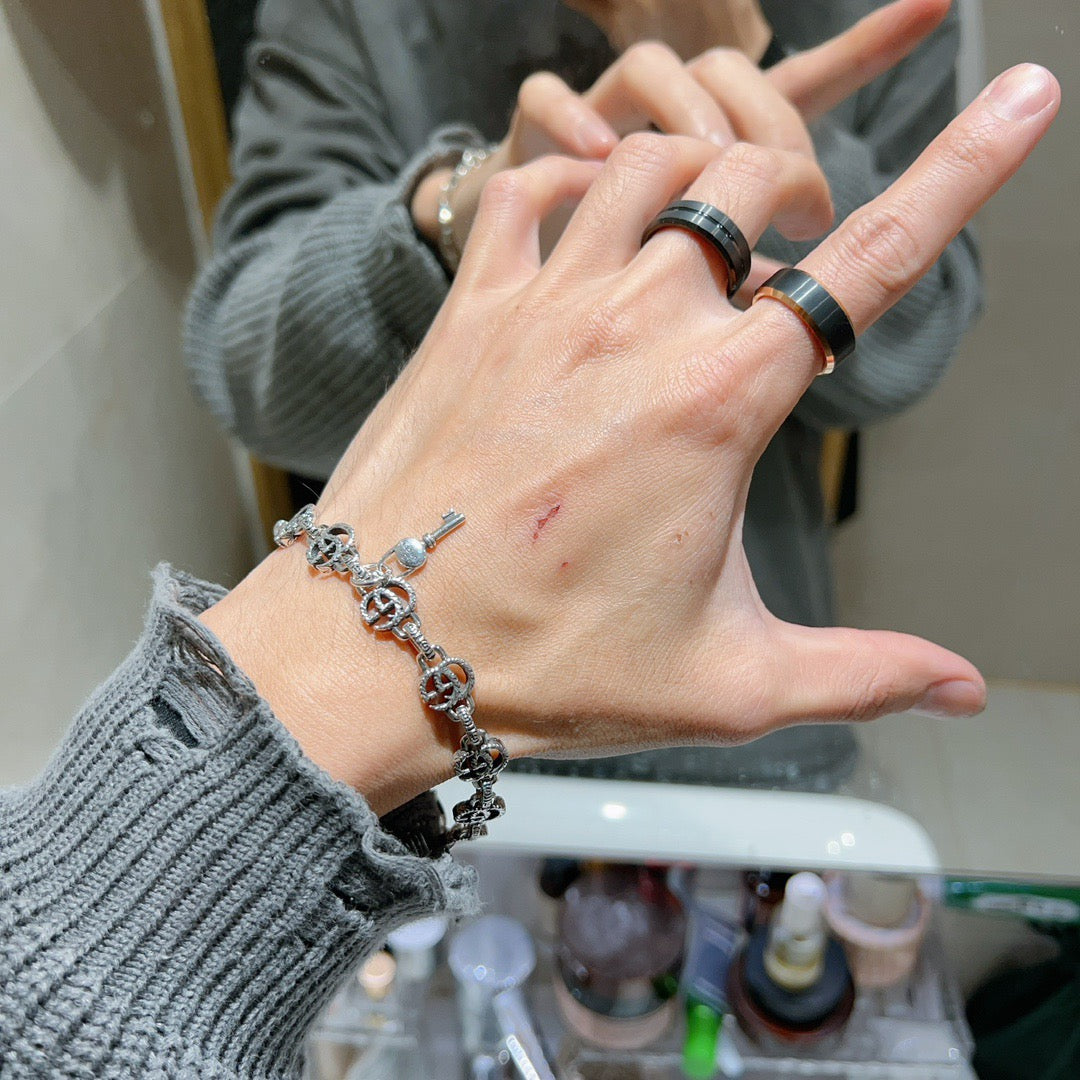 Gucci Silver-Tone GG Medallion Link Bracelet - album image 6
