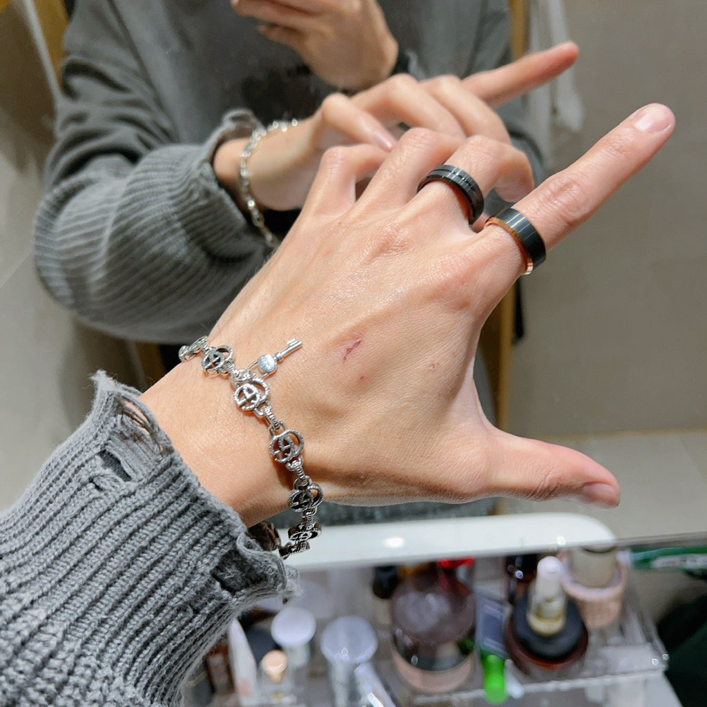 Gucci Silver-Tone GG Medallion Link Bracelet - album image 9
