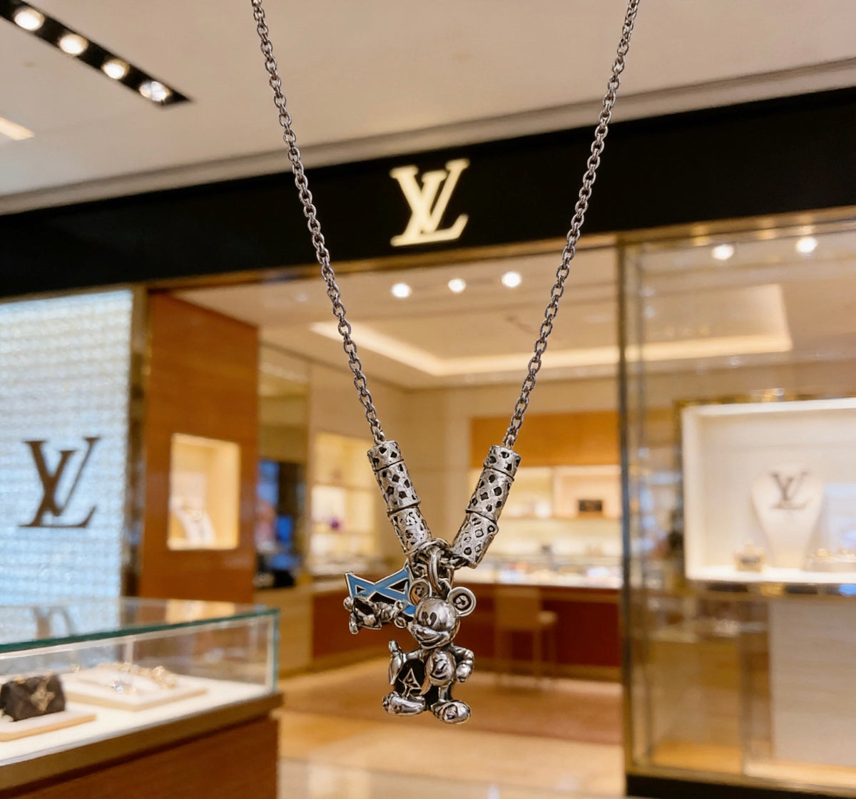 Louis Vuitton Silver-Tone Antiqued Chain Necklace - album image 3