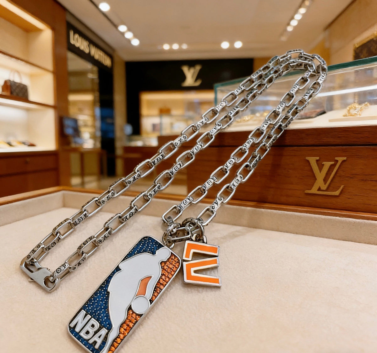 Louis Vuitton Silver-Tone Antiqued Chain Necklace - album image 5