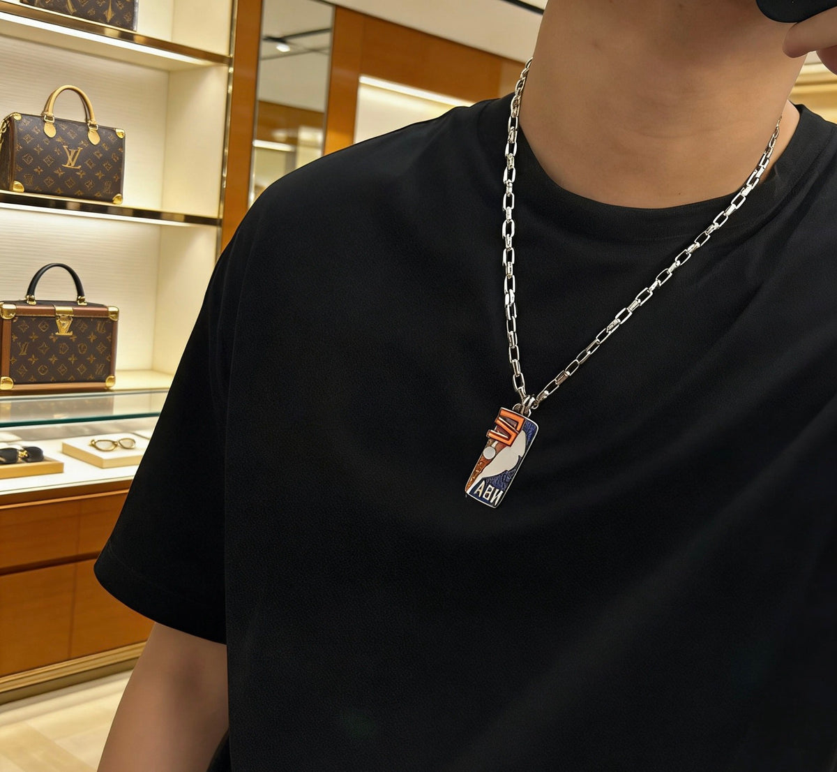 Louis Vuitton Silver-Tone Antiqued Chain Necklace - album image 4