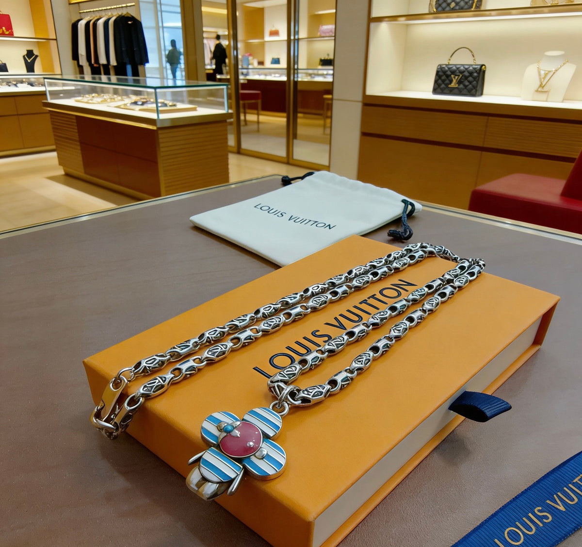 Louis Vuitton Silver-Tone Antiqued Chain Necklace - album image 4