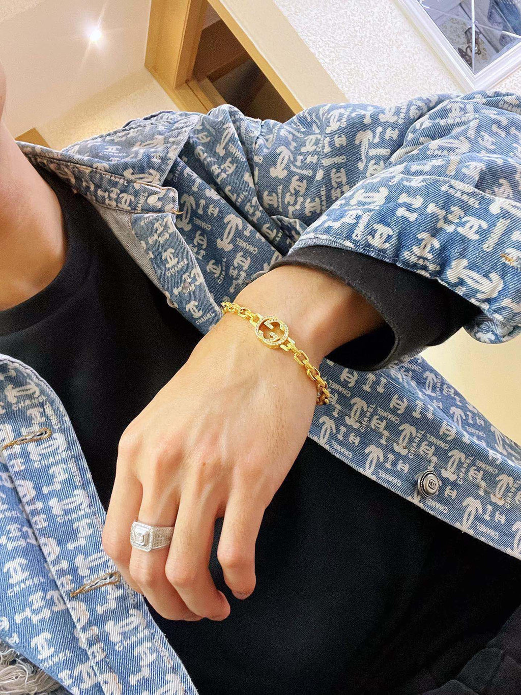 Gucci Gold-Tone Oval Link Bracelet with Crystal Detail - album image 3
