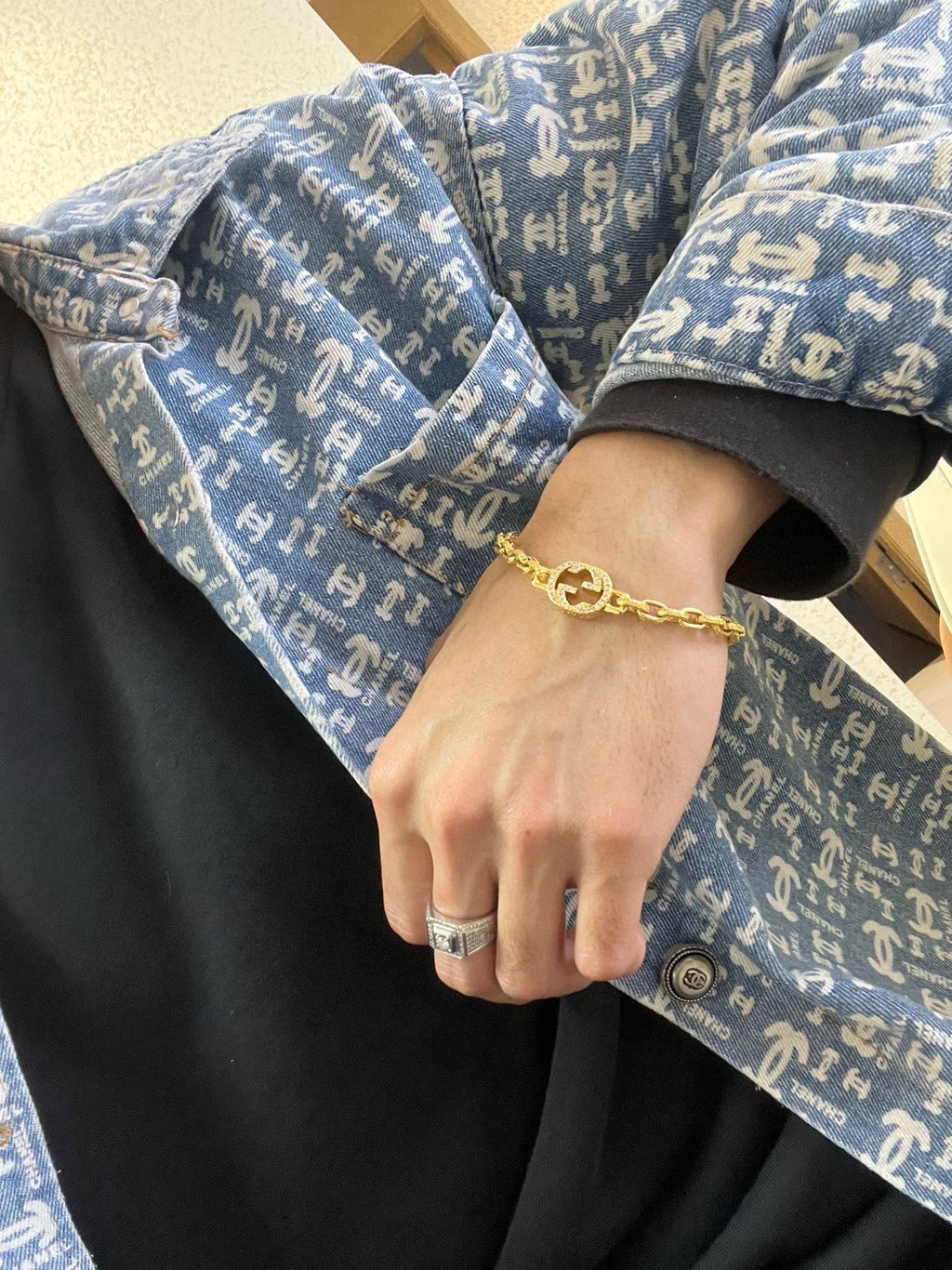 Gucci Gold-Tone Oval Link Bracelet with Crystal Detail - album image 8