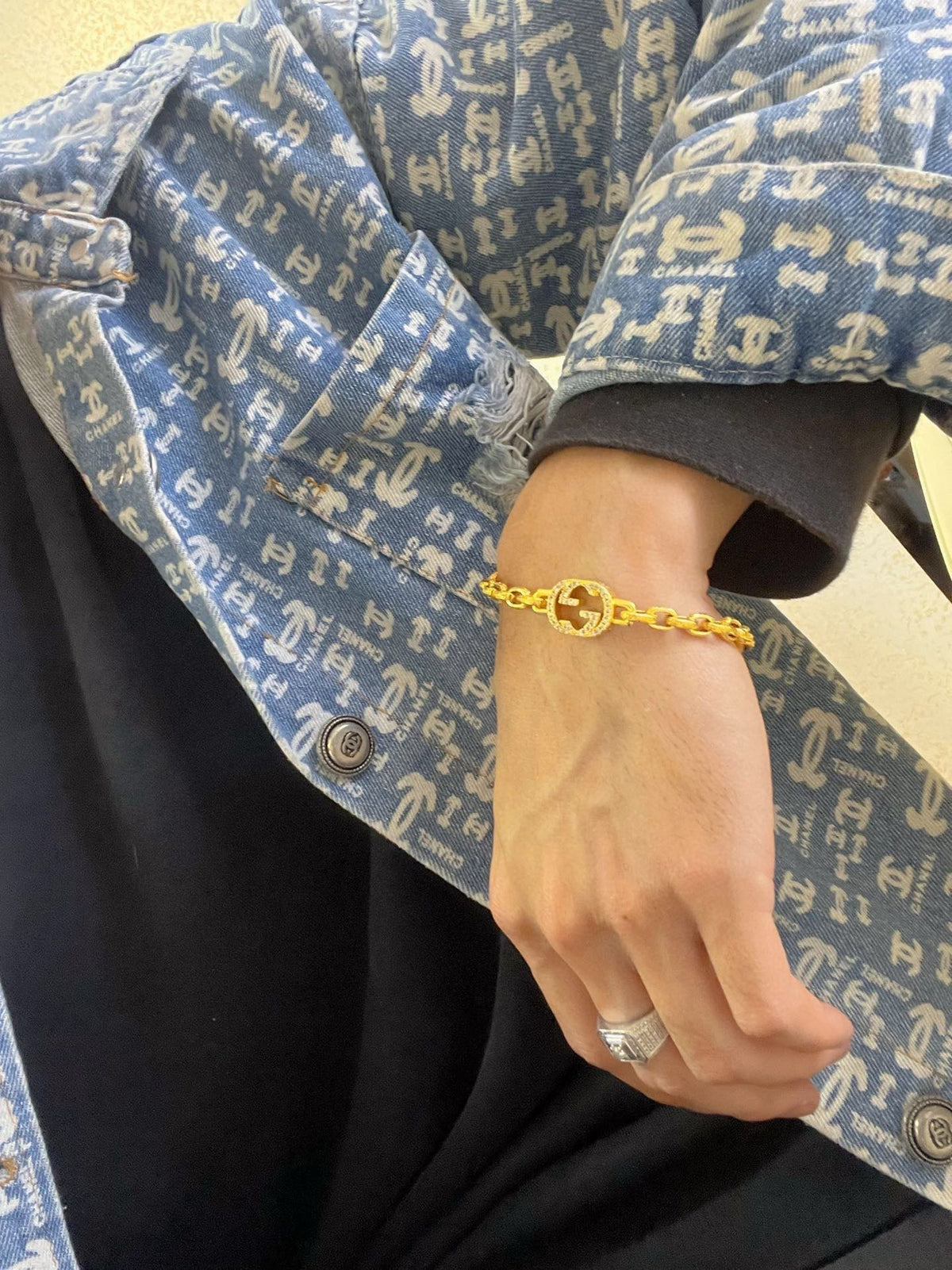 Gucci Gold-Tone Oval Link Bracelet with Crystal Detail - album image 9
