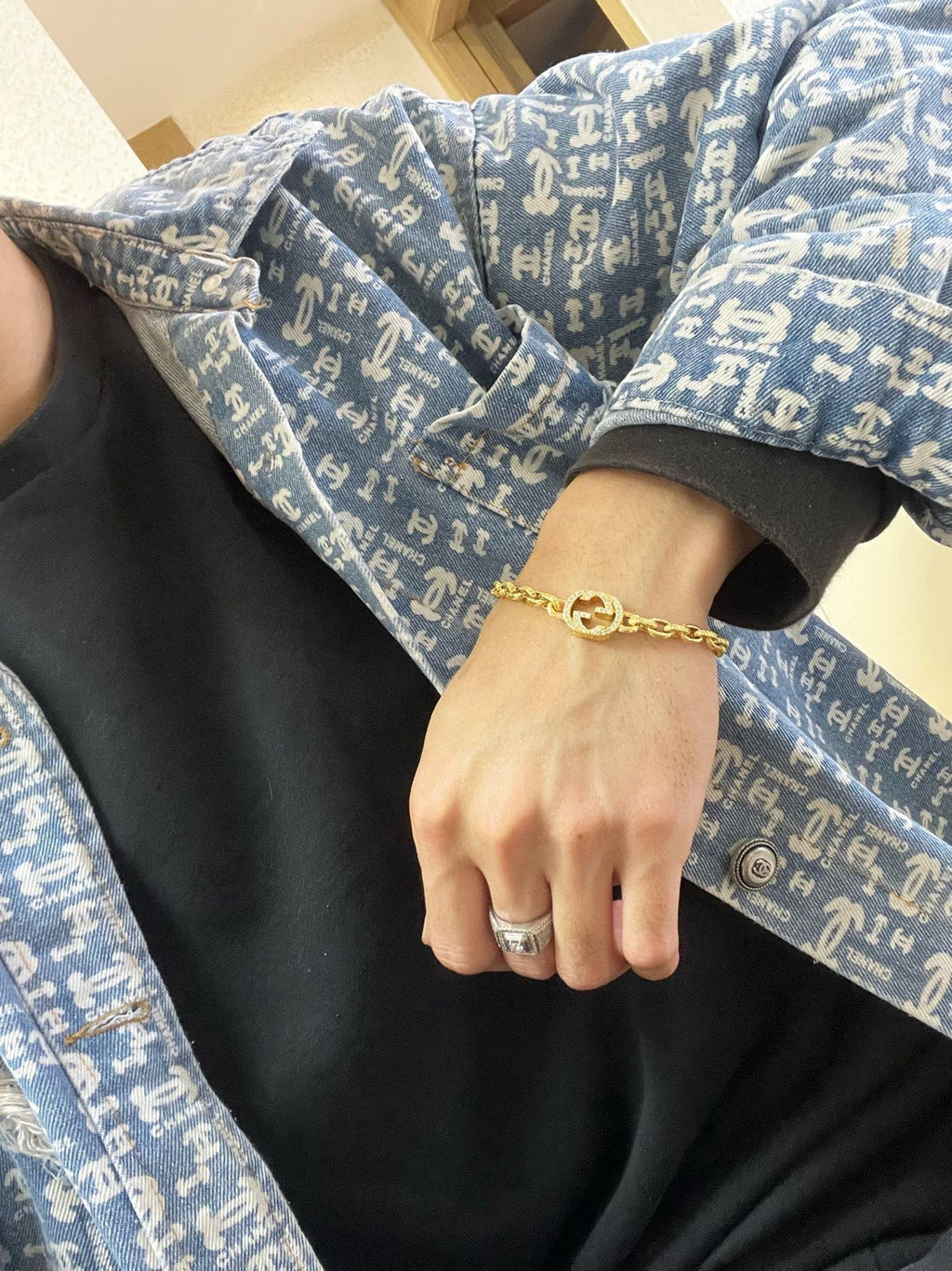 Gucci Gold-Tone Oval Link Bracelet with Crystal Detail - album image 4