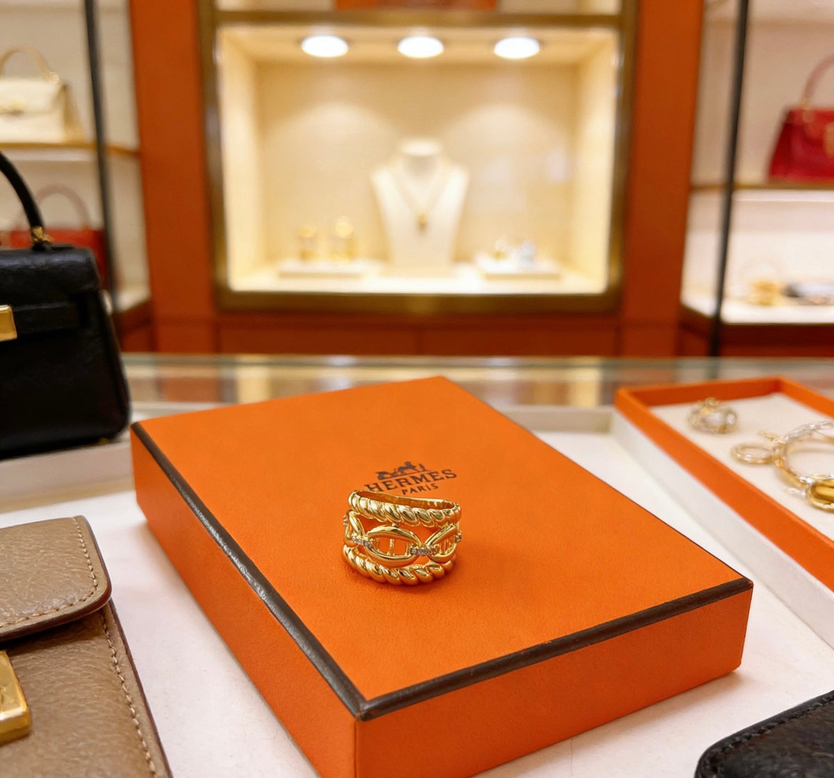 Hermès Gold-Tone Wide Textured Anchor-Link Ring - album image 9
