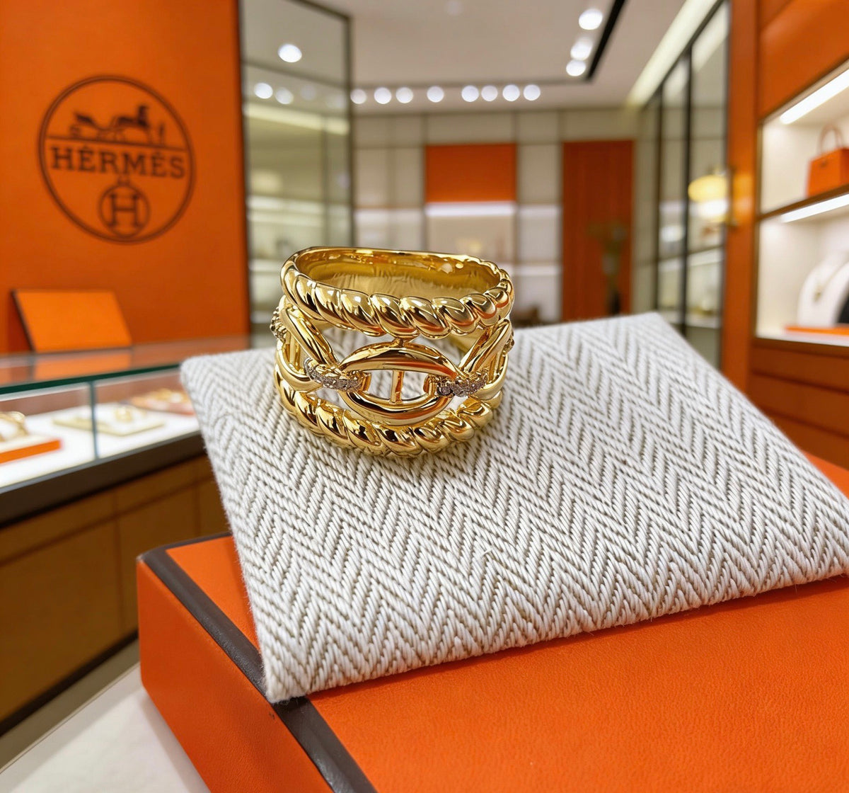 Hermès Gold-Tone Wide Textured Anchor-Link Ring - album image 7