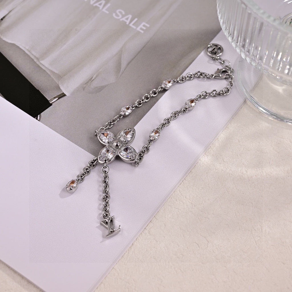 Louis Vuitton Clover Bracelet - album image 2