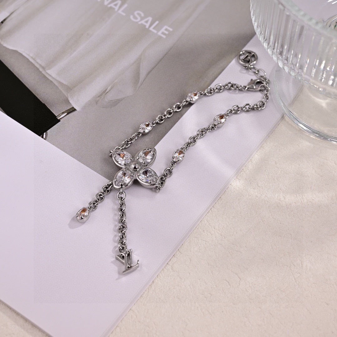 Louis Vuitton Clover Bracelet - album image 2