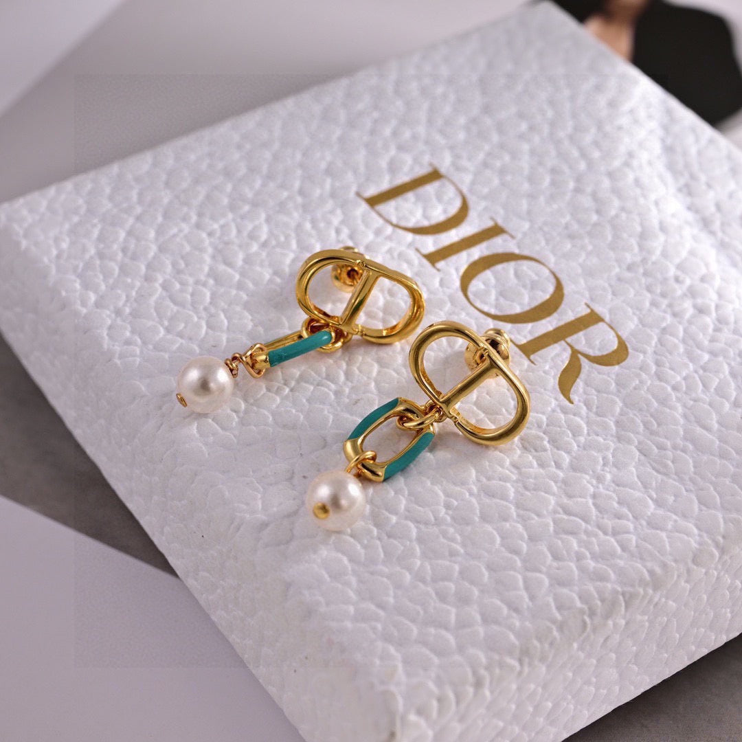 Dior Metallic Bow and Pearl-Look Earrings - product image 4