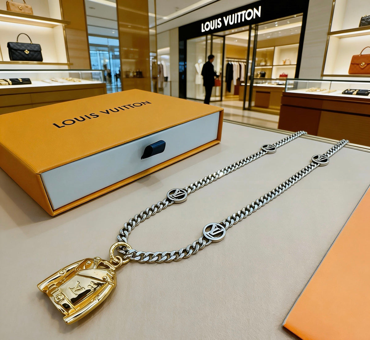 Louis Vuitton Silver-Tone Antiqued Chain Necklace - album image 2