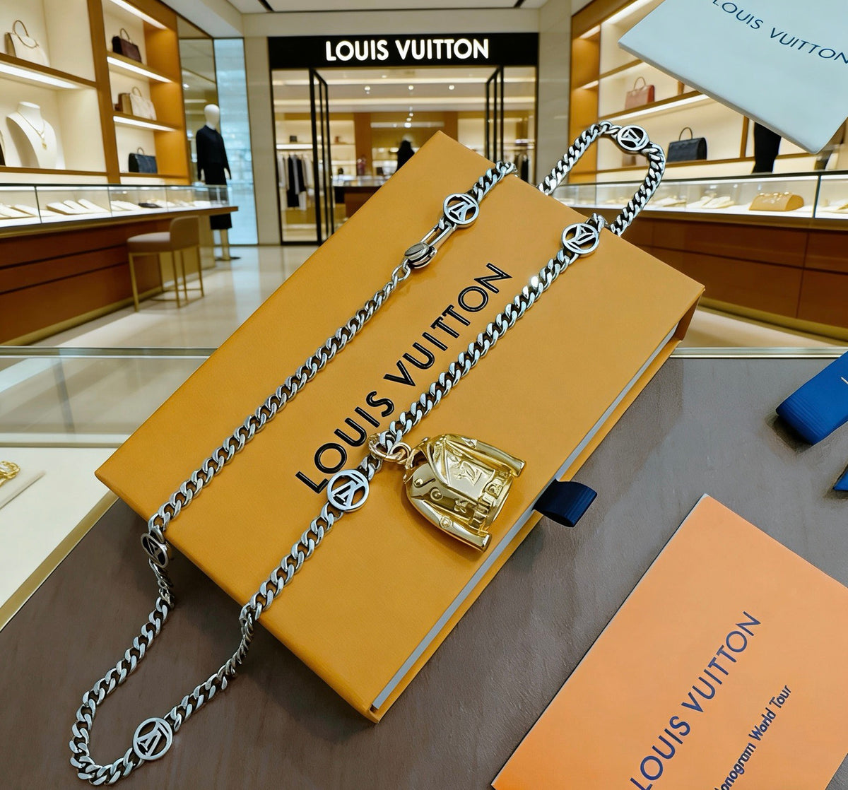 Louis Vuitton Silver-Tone Antiqued Chain Necklace - album image 7