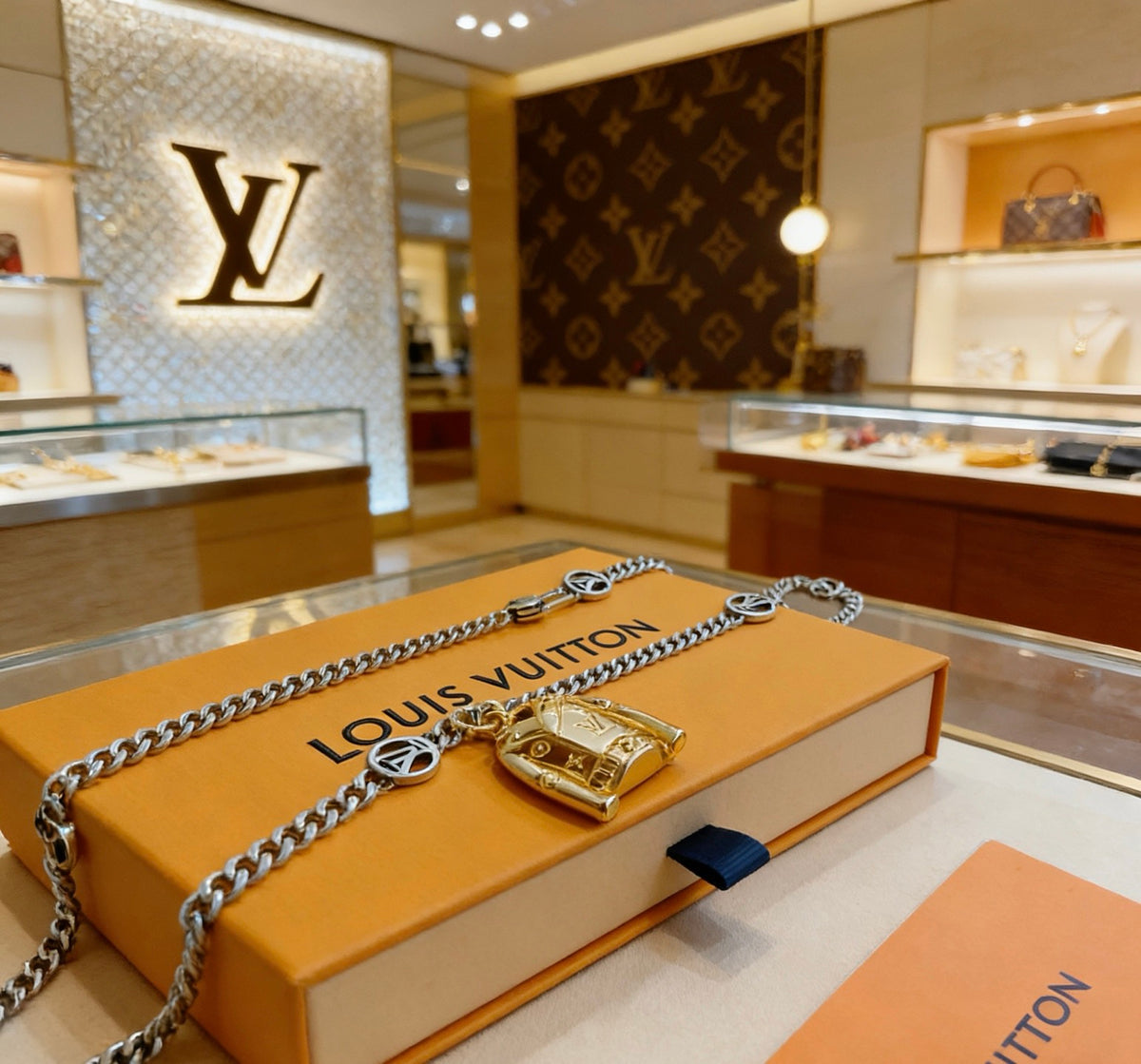 Louis Vuitton Silver-Tone Antiqued Chain Necklace - album image 8