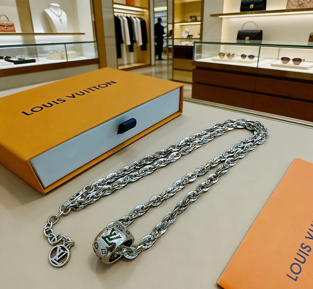 Louis Vuitton Silver-Tone Antiqued Chain Necklace - album image 2