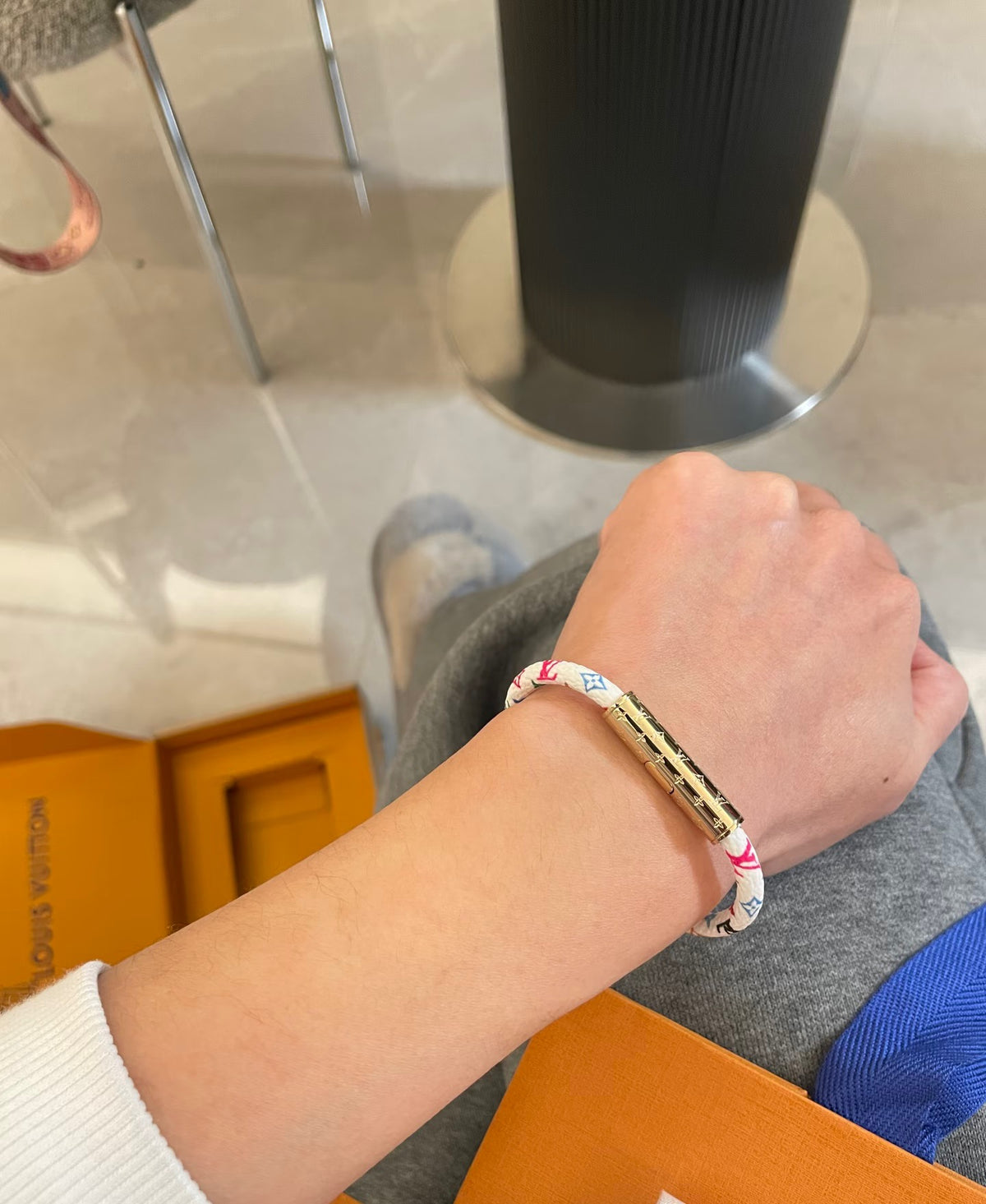 Louis Vuitton Circle Gold-Tone Leather Bangle - album image 5