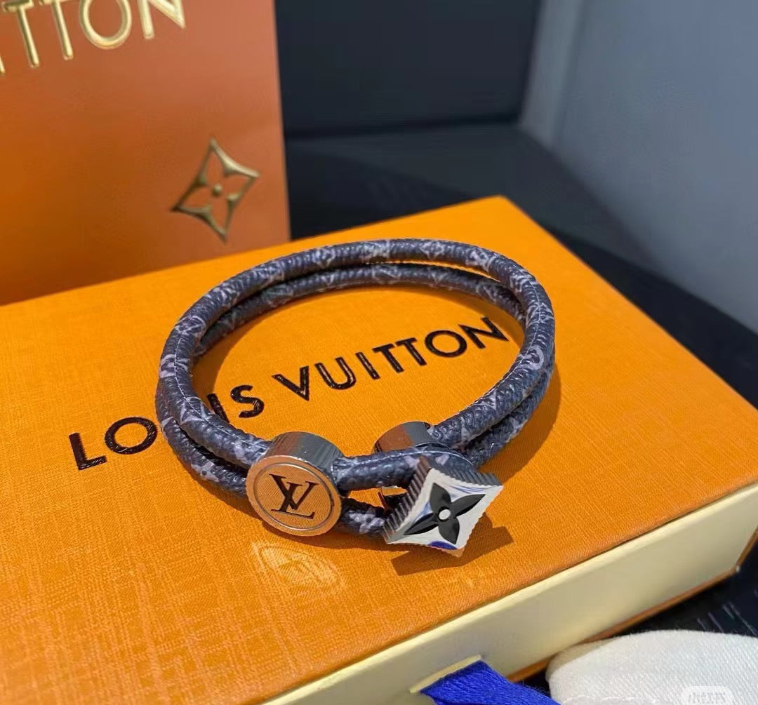 Louis Vuitton Circle Gold-Tone Leather Bangle - album image 6