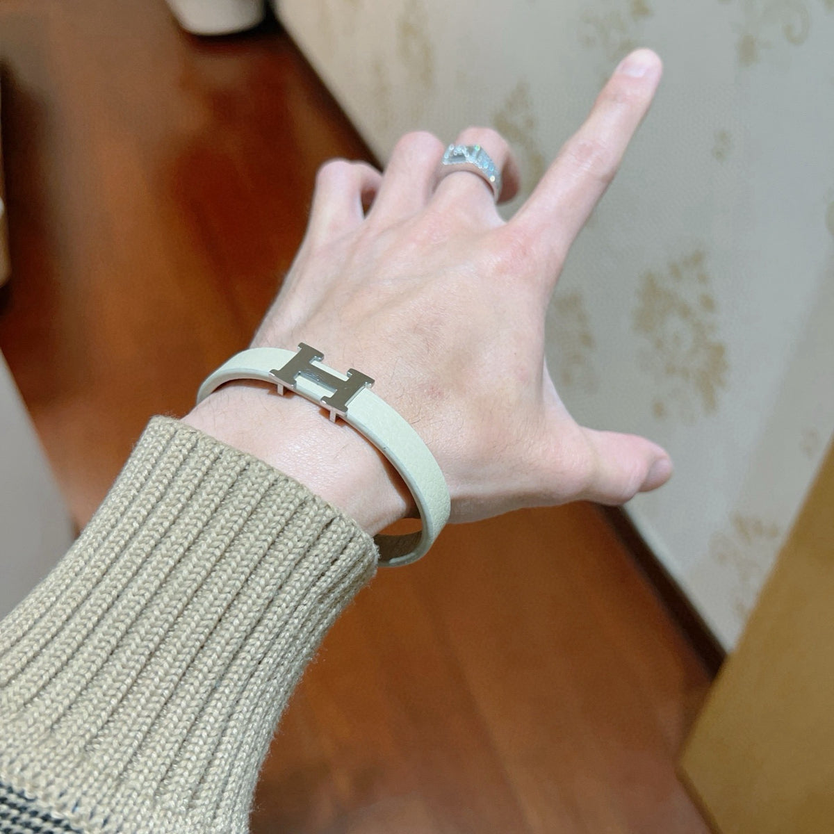 Hermès White Leather Silver-Tone H Bracelet - album image 7