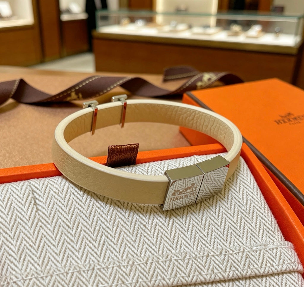 Hermès White Leather Silver-Tone H Bracelet - album image 9