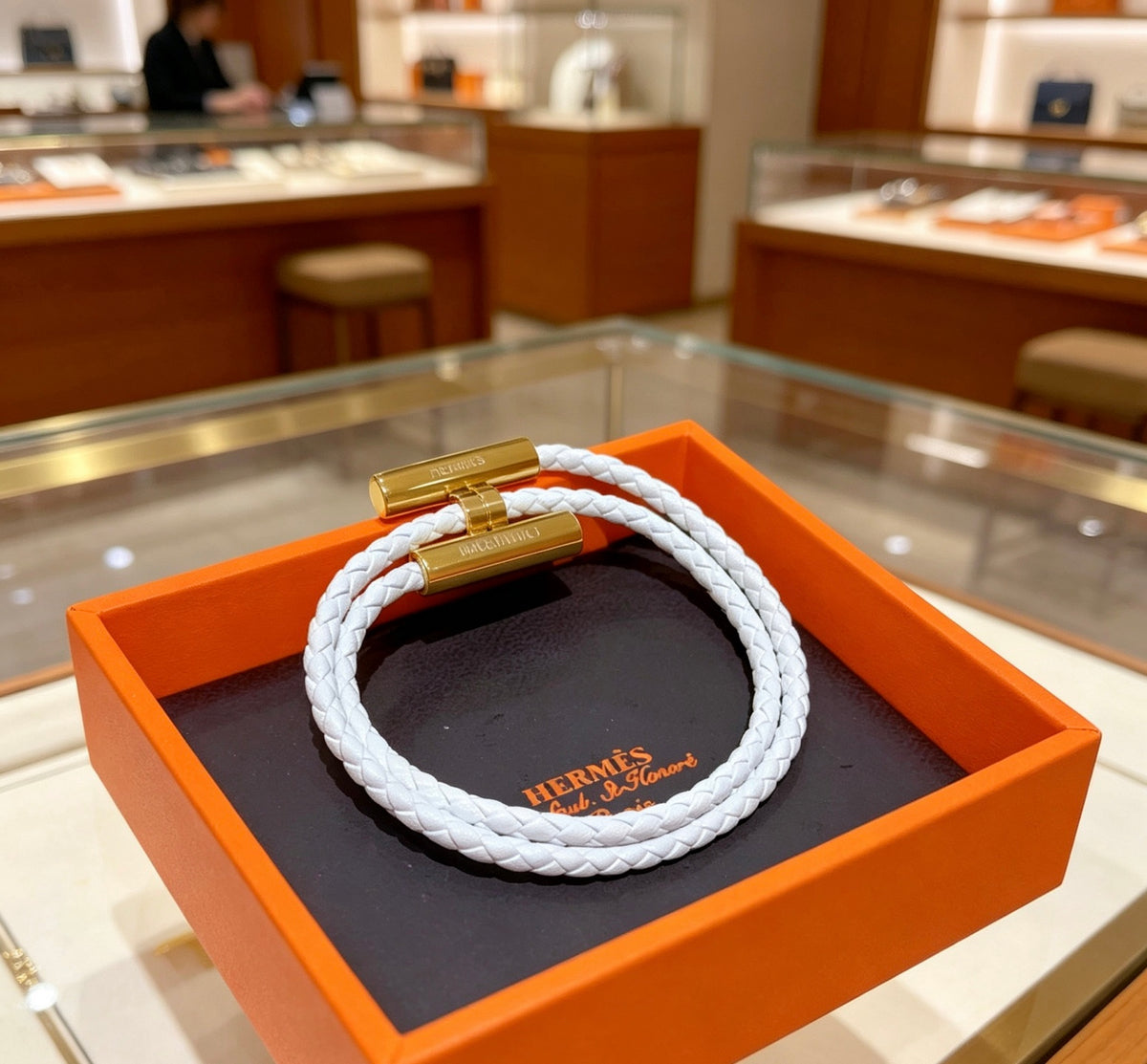 Hermès White Leather Gold-Tone H Bracelet - album image 5