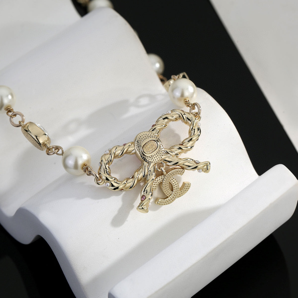 Chanel Bow Butterfly Pearl Circular Necklace - album image 5