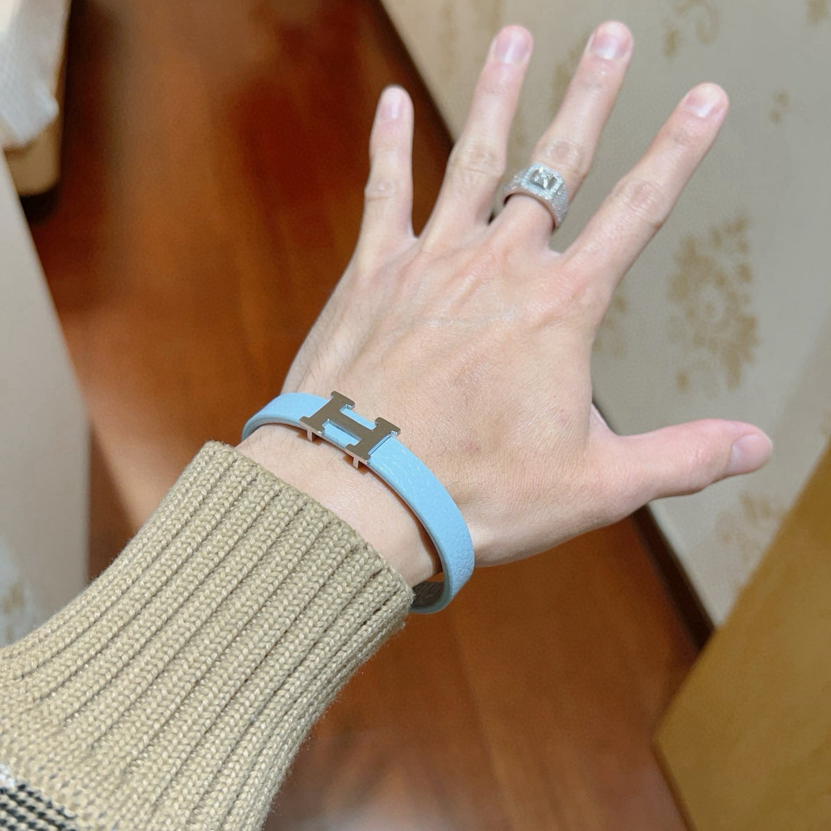 Hermès White Leather Silver-Tone H Bracelet - album image 3