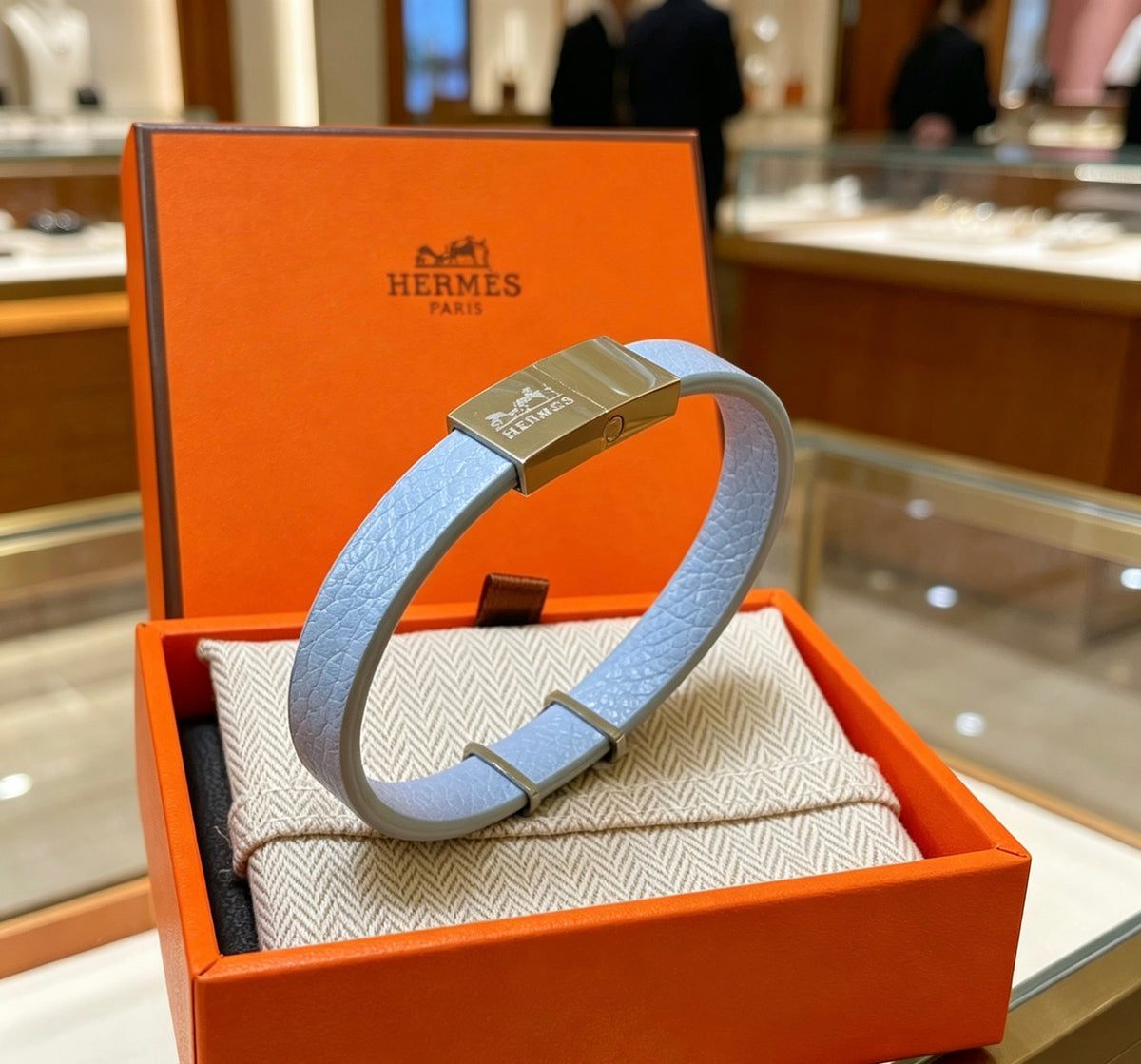 Hermès White Leather Silver-Tone H Bracelet - album image 6