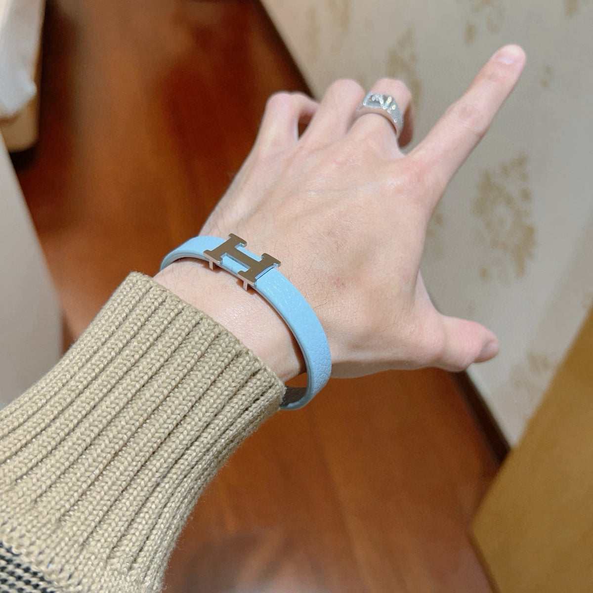 Hermès White Leather Silver-Tone H Bracelet - album image 7