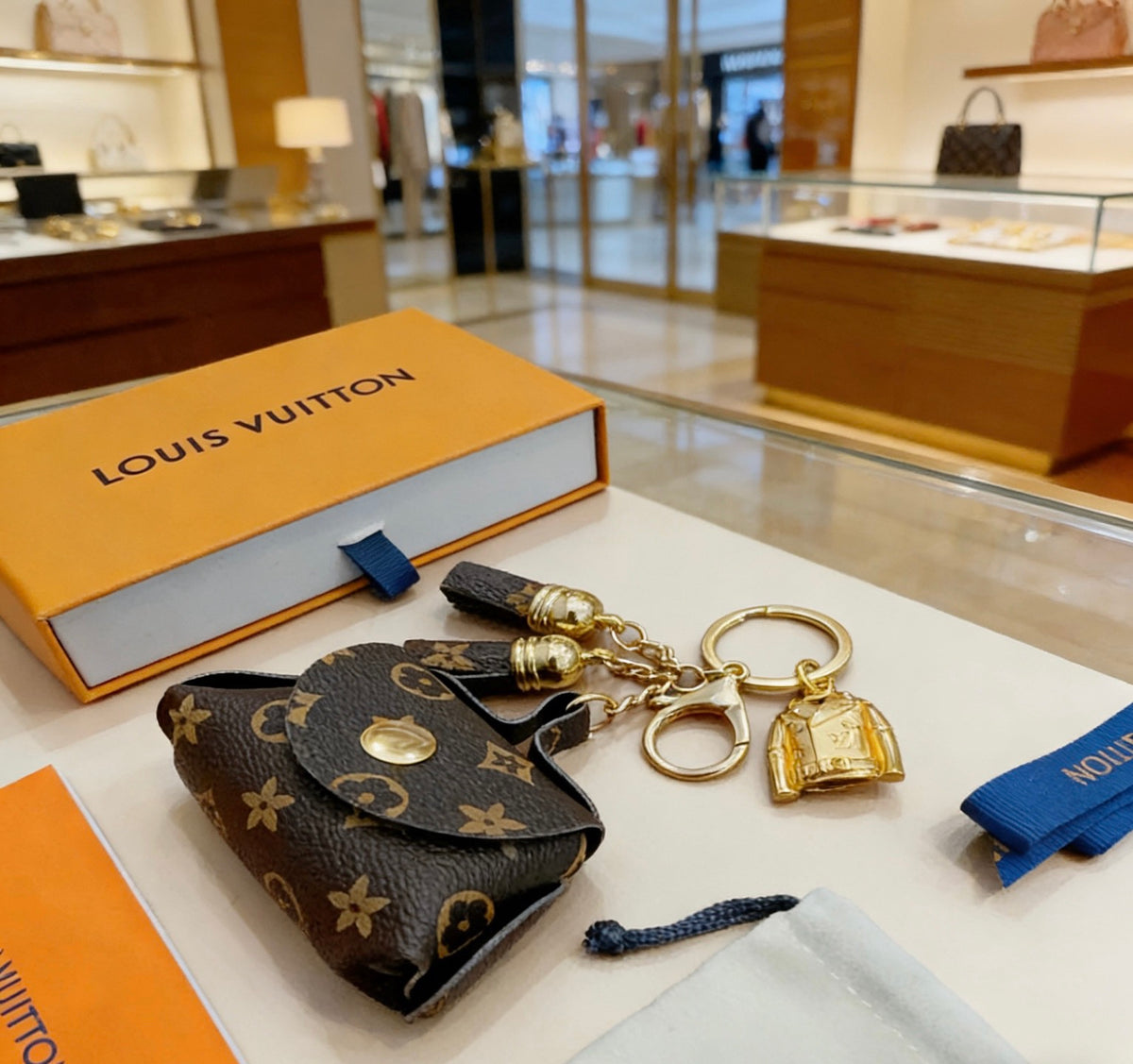 Louis Vuitton Mini Bag Keychain in Two Colors - album image 7