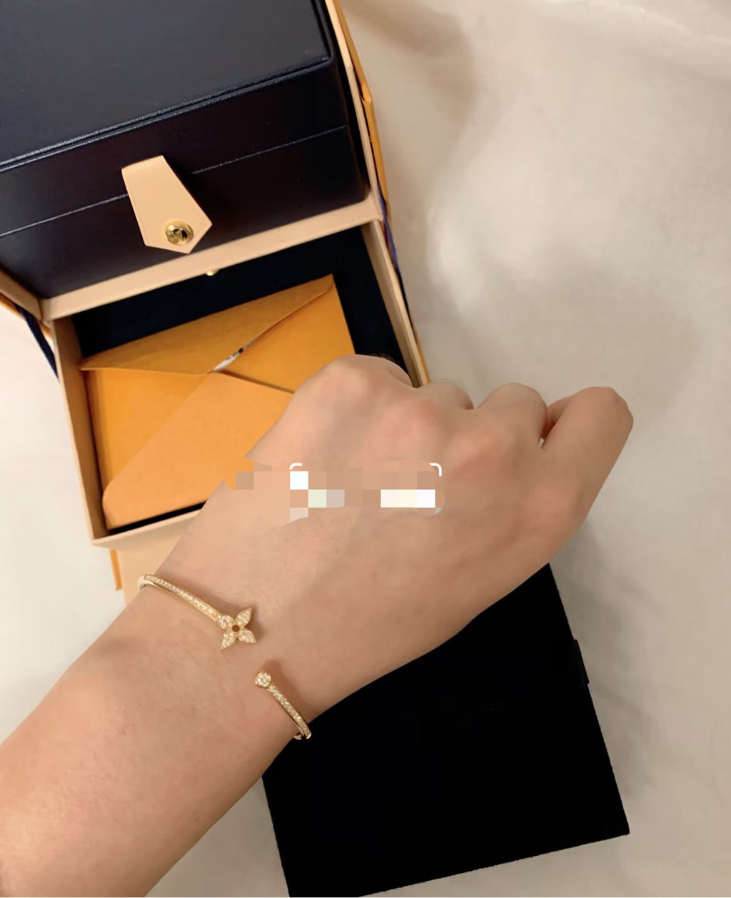 Louis Vuitton Two-Tone Clover Bangle - album image 3